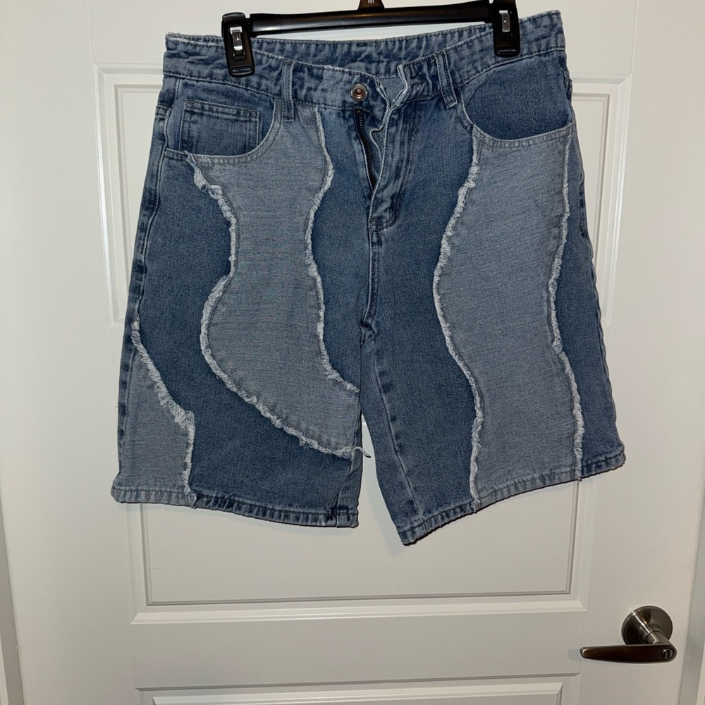 ROMWE Two-Tone Frayed Patchwork Denim Shorts - Blue
